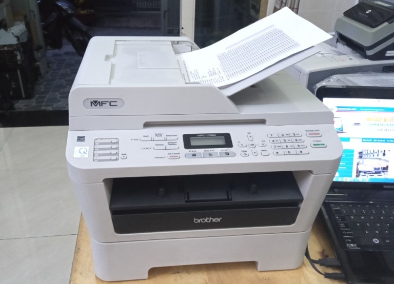 Máy in đa năng Brother 7360 với khay giấy